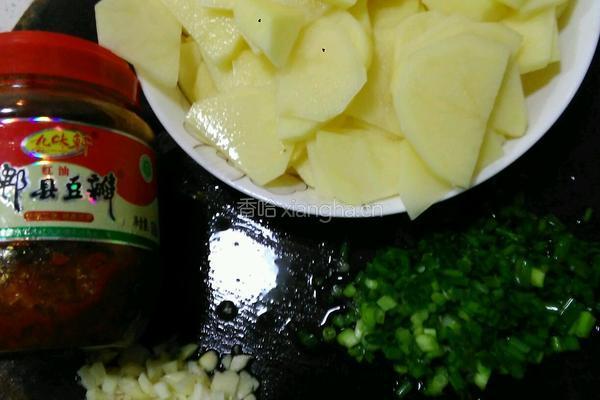 香辣土豆片的做法图解1