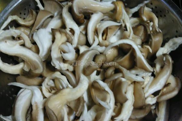 椒盐蘑菇的做法图解4