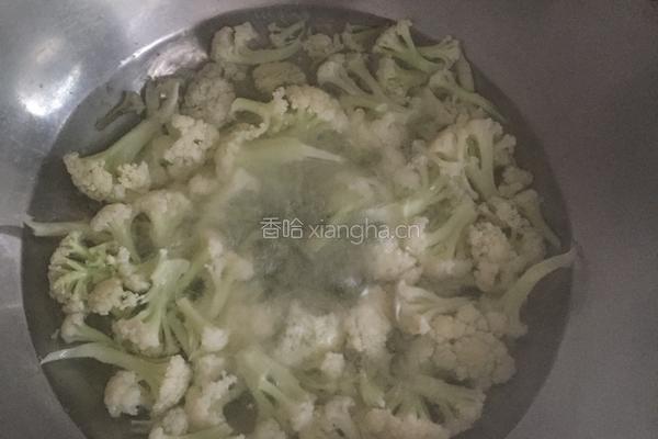 老干妈咸肉花菜的做法图解1