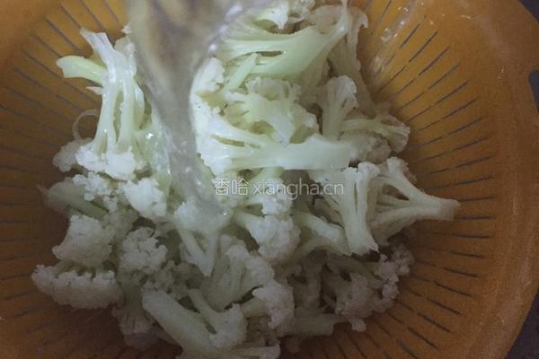 老干妈咸肉花菜的做法图解2