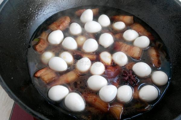 红烧肉炖鹌鹑蛋的做法图解8