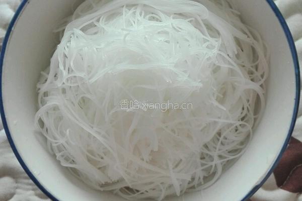 酸菜肉丝粉丝汤的做法图解8