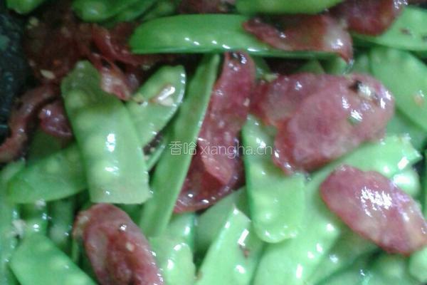 荷兰豆炒广式腊肠的做法图解6