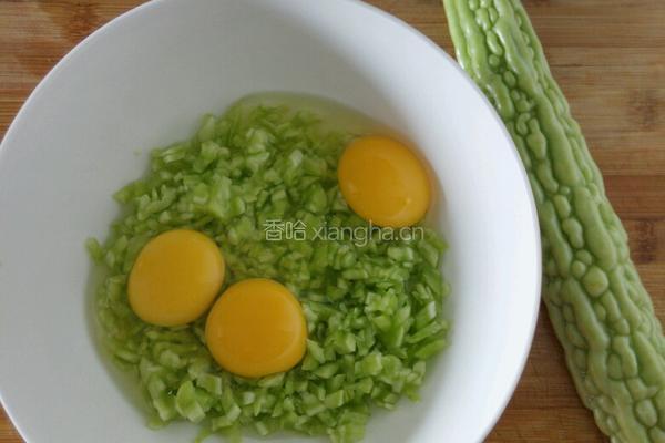 苦瓜鸡蛋饼的做法图解2