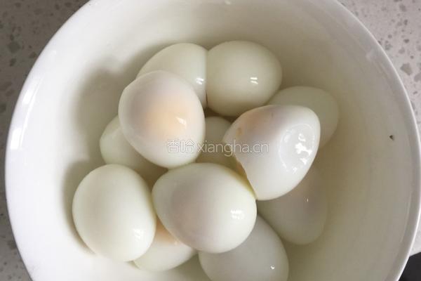 生活小窍门:巧扒鹌鹑蛋的做法图解6