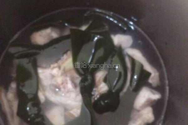 猪尾骨海带汤的做法图解7