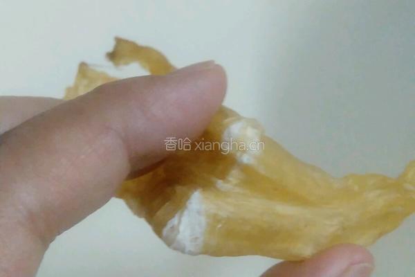鱼胶田七汤的做法图解3