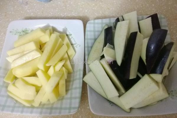 肉冒茄子土豆条的做法图解2