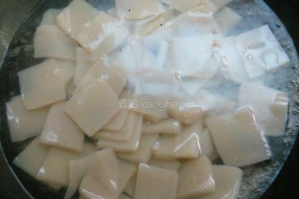 瘦肉青椒炒魔芋的做法图解2