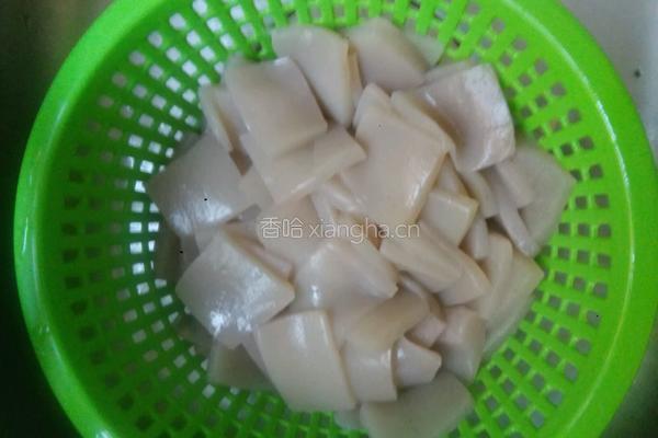 瘦肉青椒炒魔芋的做法图解3