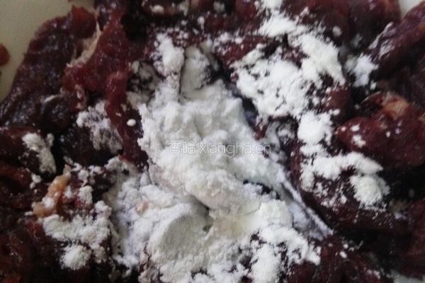 牛肉青椒炒河粉的做法图解1