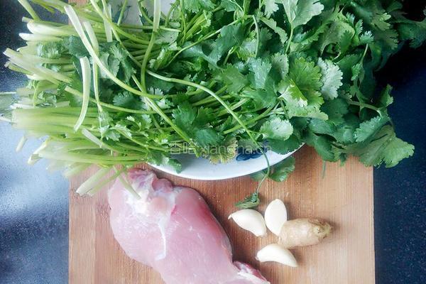 肉末香菜的做法图解1