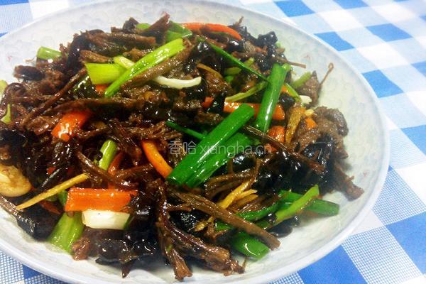 手撕牛肉炒木耳的做法图解9