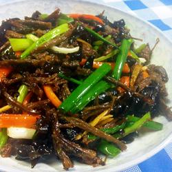 手撕牛肉炒木耳的做法[图]