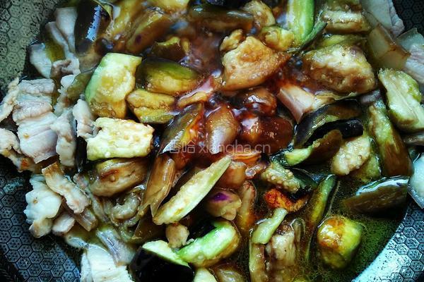 红烧肉焖茄子的做法图解9