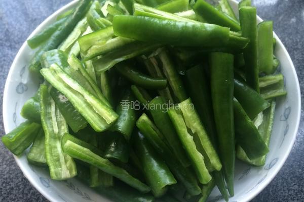 肉丝尖椒的做法图解2