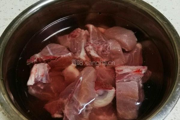 龙骨萝卜香菇汤的做法图解1