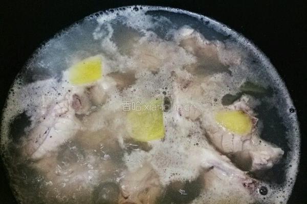 龙骨萝卜香菇汤的做法图解3
