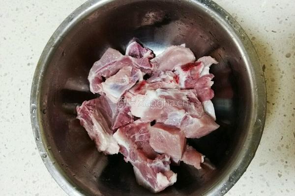 龙骨萝卜香菇汤的做法图解2