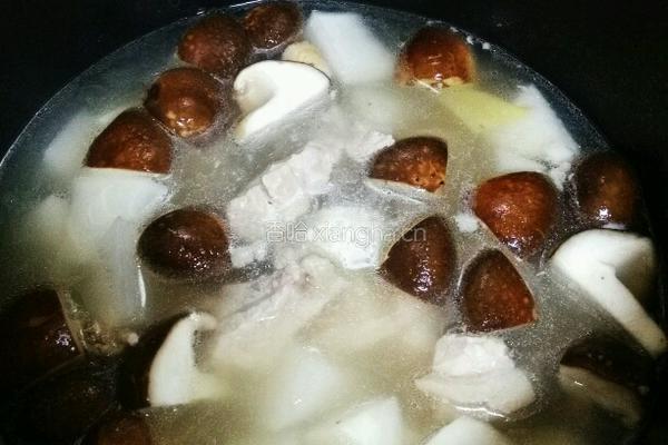 龙骨萝卜香菇汤的做法图解9
