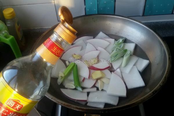 牛肉丸子氽萝卜的做法图解3