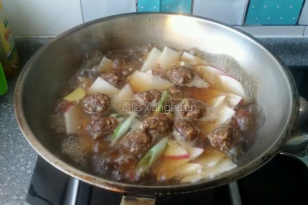 牛肉丸子氽萝卜的做法图解4