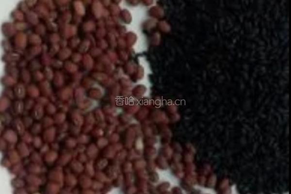 红豆黑米粥的做法图解1