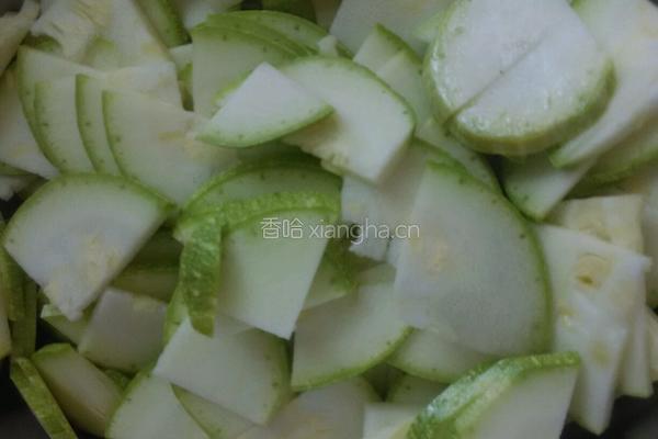 西葫芦炒鸡蛋的做法图解2