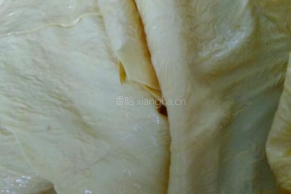 西红柿炒豆腐皮的做法图解2