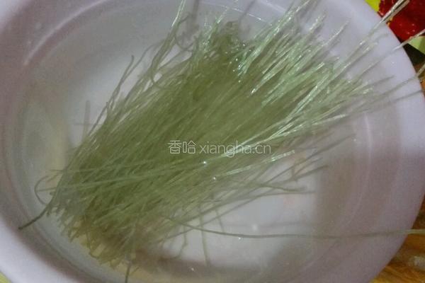 大白菜炖粉条的做法图解1