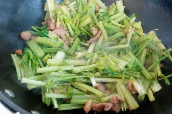 芹菜炒肉的做法图解5