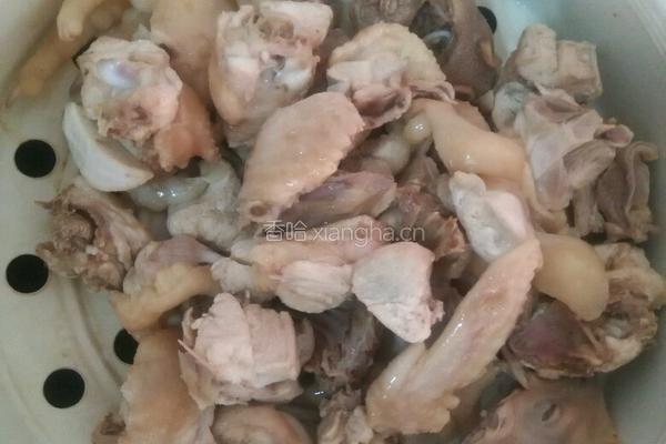 电饭煲栗子鸡的做法图解2