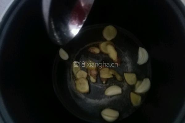 电饭煲栗子鸡的做法图解3