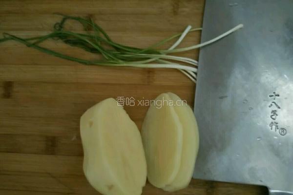 土豆煎饼的做法图解1