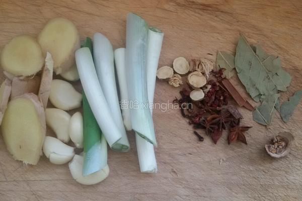茶树菇炖柴鸡的做法图解1