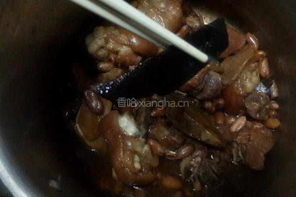 花生焖猪手的做法图解11