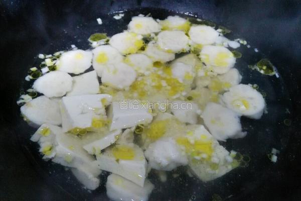 鱼丸豆腐小白菜汤的做法图解2