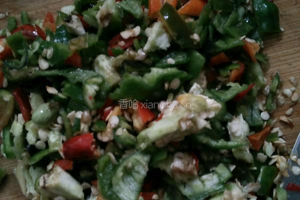 毛豆米炒鸡蛋的做法图解2