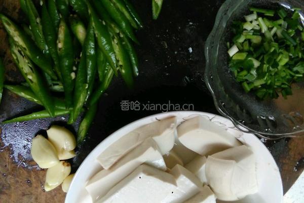 青椒闷豆腐的做法图解2