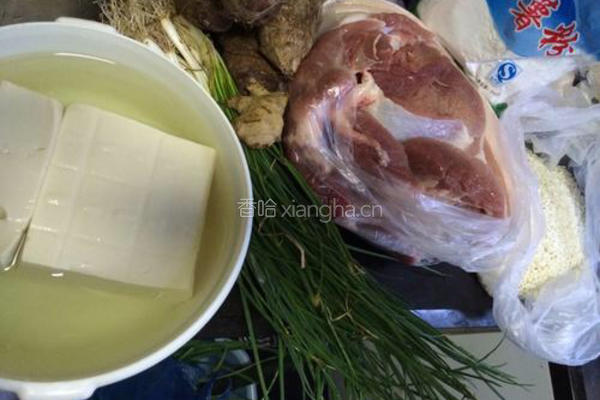 炸肉丸子的做法图解1