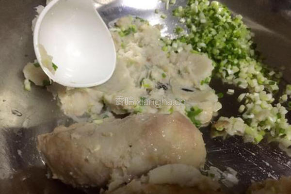 炸肉丸子的做法图解2