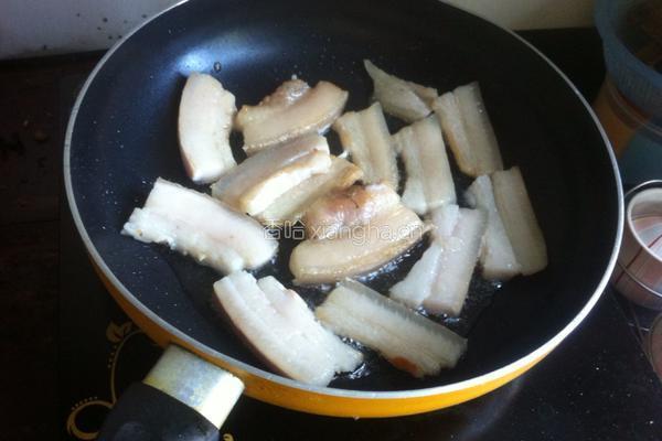 猪肉炒花菜胡萝卜的做法图解4