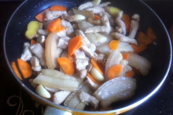 猪肉炒花菜胡萝卜的做法图解8