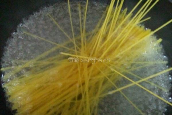 牛肉炒意大利面的做法图解4