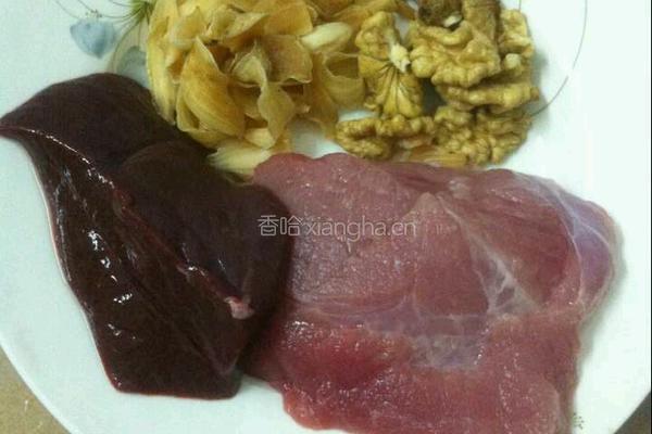 百合核桃瘦肉粥的做法图解1