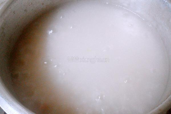 鱿鱼虾干排骨粥的做法图解6