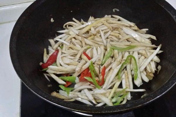 杏鲍菇小炒的做法图解3