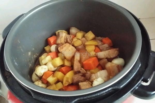 五花肉炖鹌鹑蛋的做法图解7