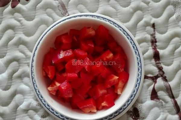青红椒炒玉米的做法图解3