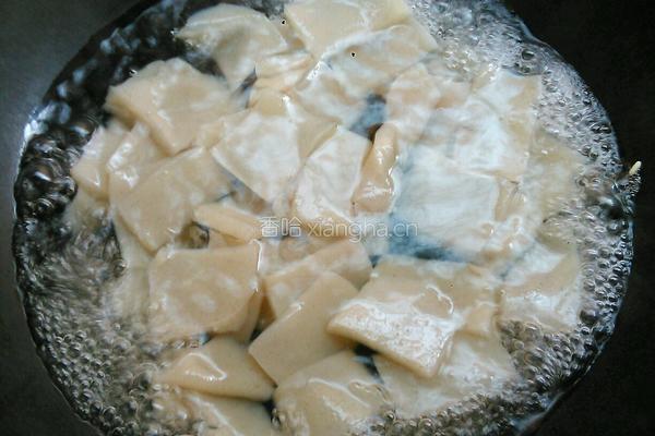 剁椒炒魔芋豆腐的做法图解2